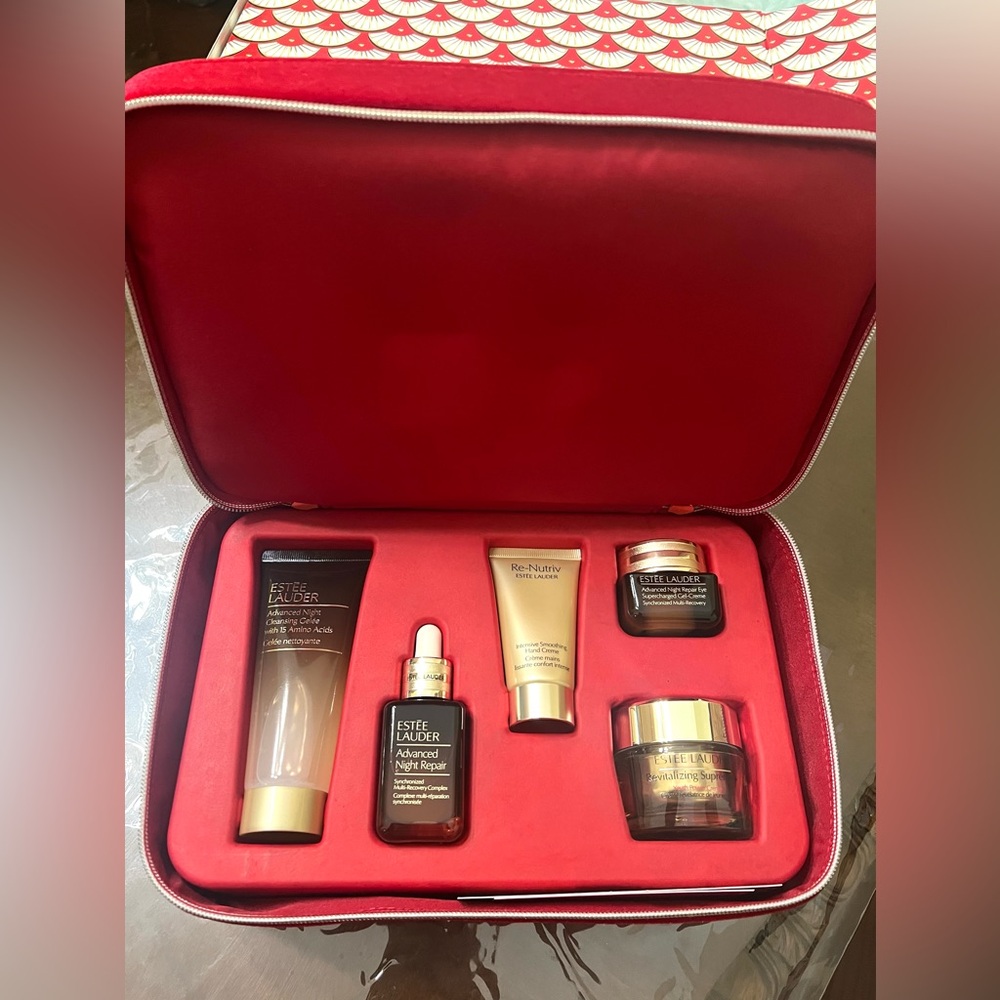 Estee Lauder Red Makeup Set - Picture 4 of 6